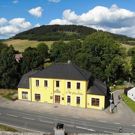 U Cmelaku Hotell Červená Voda Exteriör bild