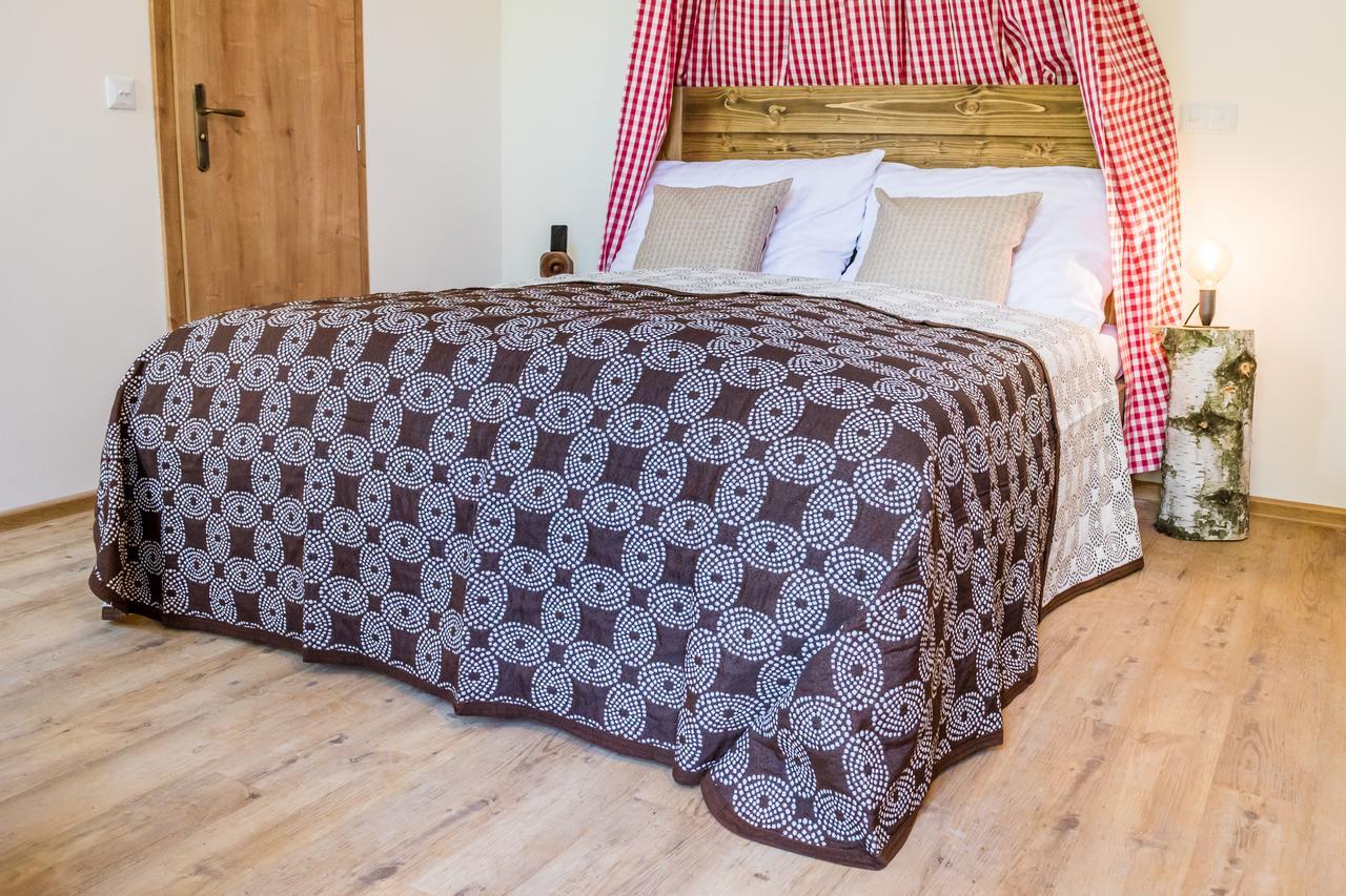U Cmelaku Hotell Červená Voda Exteriör bild