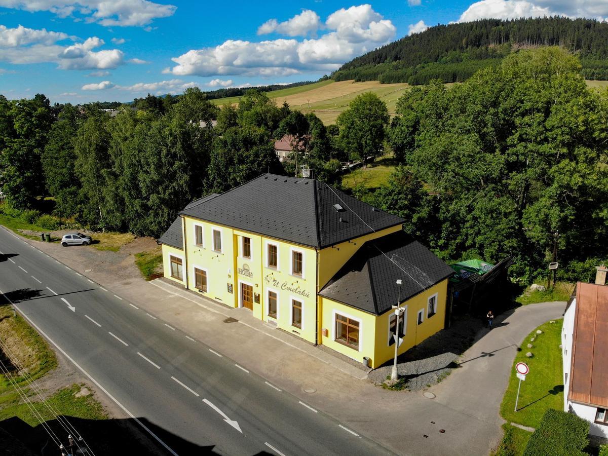 U Cmelaku Hotell Červená Voda Exteriör bild